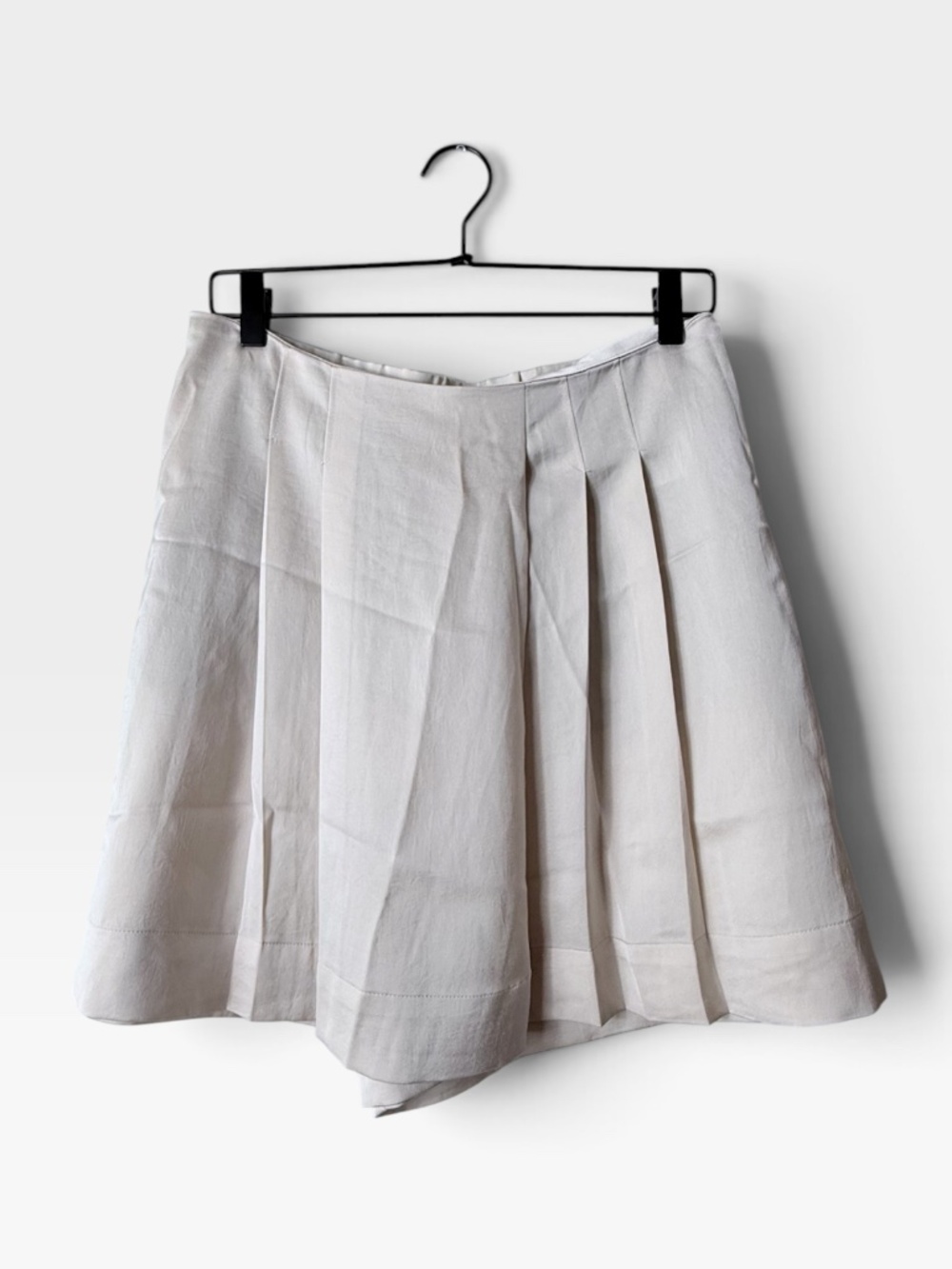 Banana Republic Satin Skort Women's Size Medium Creme Flowy Lightweight NWT (B)